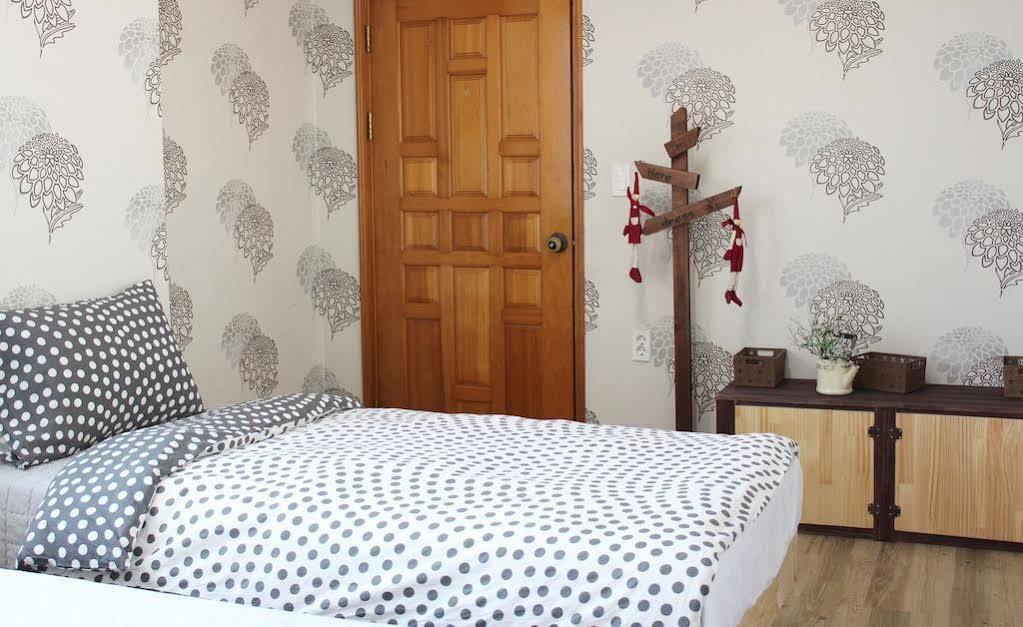 Jeju Airport Mira Guesthouse Екстер'єр фото